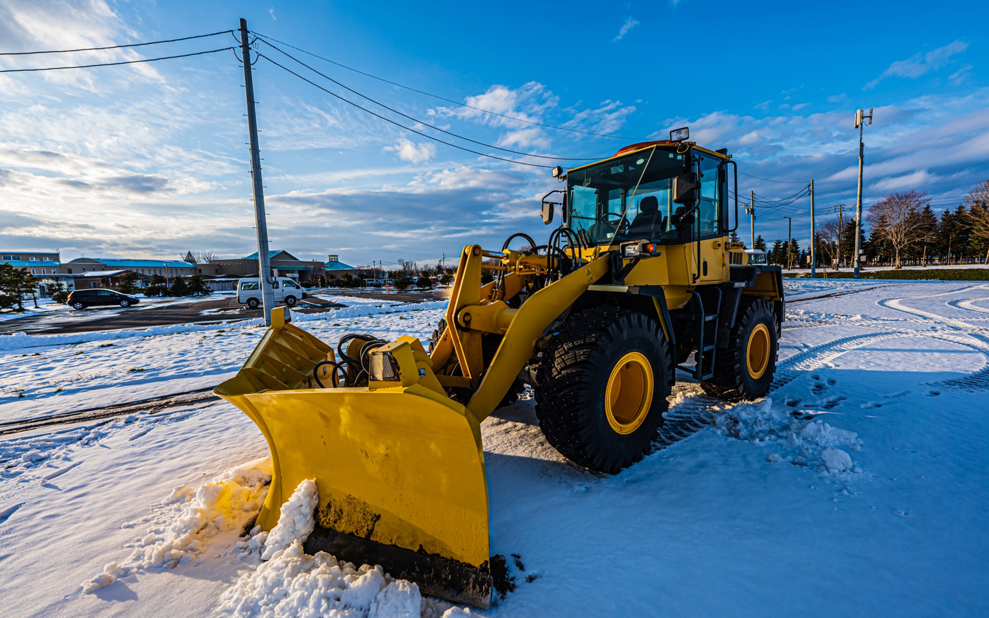 シーズン契約とスポット対応の使い分け